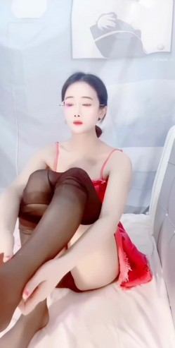 骚逼主播【私人老师】不愧是楼凤,口活干炮一条路,业务很熟练,掰逼展示,裸舞诱惑,眼镜妹骚啊 截图7