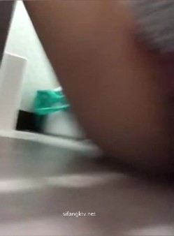 《稀缺资源猎奇极品调教》不喜勿下，绝对折磨！变态妹子一系列反人类式虐阴~胶水封、逼拔罐、马桶刷插、针线缝等等真开眼界 截图16