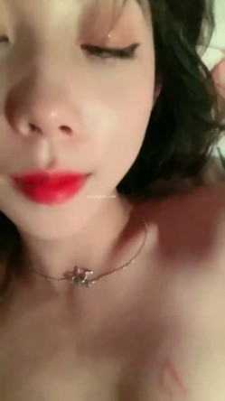 极品校花下海，【可爱妹妹】，寂寞的少女，闺房里各种寻求安慰，这身材真不错 截图3
