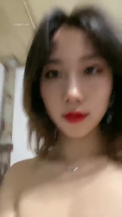 极品校花下海，【可爱妹妹】，寂寞的少女，闺房里各种寻求安慰，这身材真不错 截图11