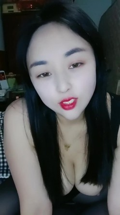 母乳风骚少妇露脸黑丝情趣给狼友挤奶喝，让大哥吃奶抠逼，疯狂草嘴深喉口交，无套爆草多体位蹂躏内射骚逼 截图1