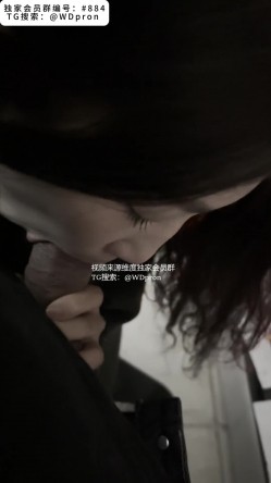 《骚母狗口交》沉浸式体验骚母狗第一视角近距离口交，顶级骚货，全程露脸口交！被挂着项圈不停的调教吮吸着大肉棒 截图6
