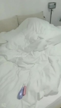 顶级淫妻博主，【刺鸡】，分享老婆给单男操多P，露脸，这个少妇真是骚，喜欢大学生 截图14