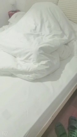 顶级淫妻博主，【刺鸡】，分享老婆给单男操多P，露脸，这个少妇真是骚，喜欢大学生 截图15