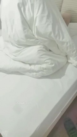 顶级淫妻博主，【刺鸡】，分享老婆给单男操多P，露脸，这个少妇真是骚，喜欢大学生 截图16