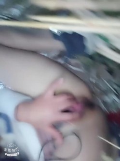 【妖媚婷儿】户外勾引代驾小哥被舔逼拿玉米棒槌自慰人妻妖媚婷儿喜欢背着老公去农村工地勾引陌生农民工 截图14