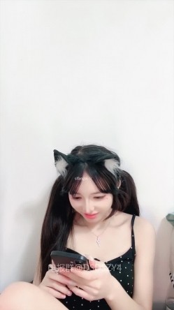 ️猫系校花女神【乖乖饱饱】超级漂亮 裸舞 道具 爽死 截图1