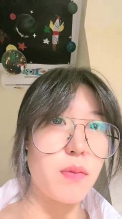 【走出这片海】，清纯学妹，邻家乖乖女这么浪，好大反差，小逼的水真多一直流，刺激！ 截图1