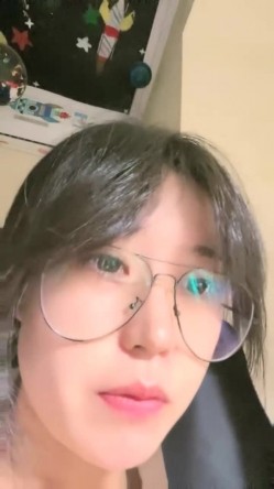 【走出这片海】，清纯学妹，邻家乖乖女这么浪，好大反差，小逼的水真多一直流，刺激！ 截图6