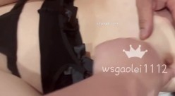绿帽博主【大熊猫】，经常跟粉丝一起3P4P两女友，几个人一起开淫乱派对 截图16