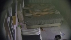 酒店偷拍反差婊气质妹子刚进入酒店就褪下裙子迫不及待等待男友的大屌插入 截图3