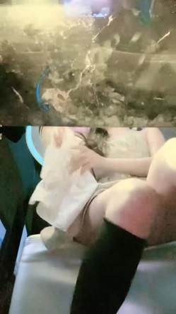越来越放得开了，【不不不不知道啊】，恩惠女神~!跟闺蜜到KTV唱歌~掰穴柔逼！厕所尿尿，美女多 截图9