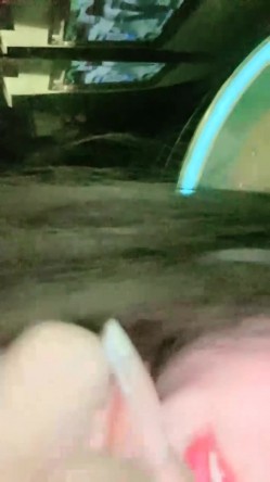越来越放得开了，【不不不不知道啊】，恩惠女神~!跟闺蜜到KTV唱歌~掰穴柔逼！厕所尿尿，美女多 截图16