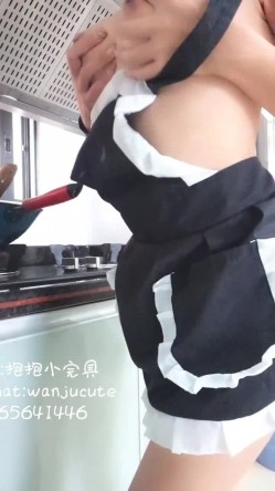 最新价值266元爆乳女神玩具酱会员版之跳蛋小厨娘 被老公小逼放跳蛋 饮料瓶插浪穴 高潮浪叫 高清720P原版 截图10