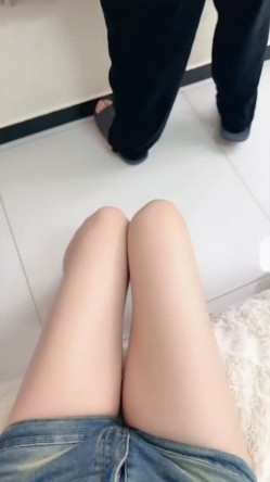 清纯女大【男模来我家】被猥琐男无套啪啪~颜射~口爆~内射~刺激 截图4