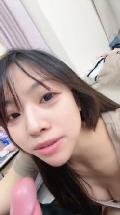 清纯女大【男模来我家】被猥琐男无套啪啪~颜射~口爆~内射~刺激 截图7