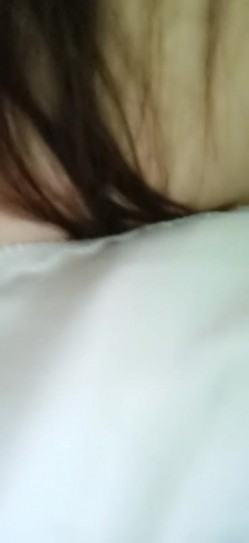 颜值不错的吊钟奶小少妇激情啪啪，逼里还塞个道具口活大鸡巴，后入蜜桃臀激情抽插浪荡呻吟，自慰骚逼特写 截图6