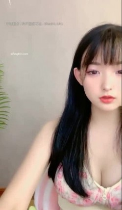 偶像剧女主视角，这么清纯的在读大学校花也下海了，挣点学费还是养男友？童颜巨乳，真正的反差婊 清纯的脸蛋却非常骚 截图1