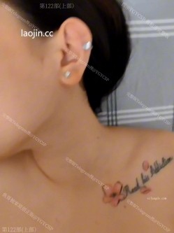 【鱼哥徒弟探花】，首次有妹子同意拍摄，果然是个小骚货，跪下口交激情啪啪，有生活中小视频对比反差 截图8