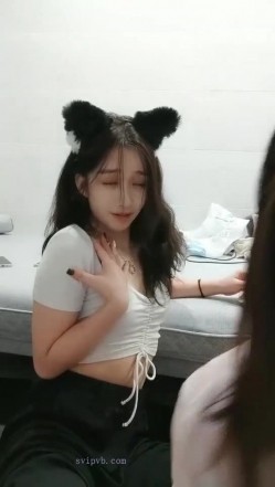 极品高颜冷艳御姐，反差小妈感女主播「金刚护撸娃」「小奶猫」激情淫语撩骚，和姐妹下海大秀，互舔互口假鸡巴互插 截图4