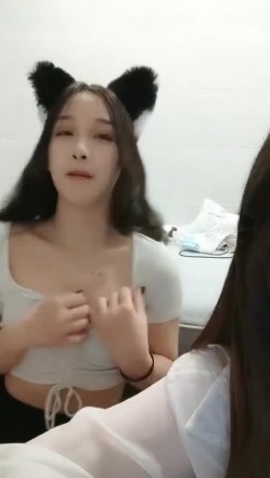 极品高颜冷艳御姐，反差小妈感女主播「金刚护撸娃」「小奶猫」激情淫语撩骚，和姐妹下海大秀，互舔互口假鸡巴互插 截图5