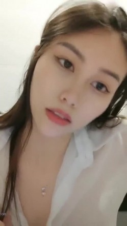 极品高颜冷艳御姐，反差小妈感女主播「金刚护撸娃」「小奶猫」激情淫语撩骚，和姐妹下海大秀，互舔互口假鸡巴互插 截图15