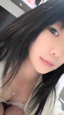 校花学妹【兔牙】看的我鸡巴蠢蠢欲动 截图1