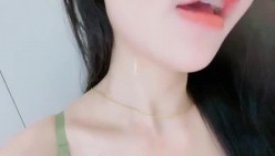 顶级绿播女神太美了颜值秒杀明星性感诱惑到爆，完美的身材又大又软的绝世美乳和名器美穴一线天 截图6