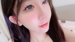 顶级绿播女神太美了颜值秒杀明星性感诱惑到爆，完美的身材又大又软的绝世美乳和名器美穴一线天 截图15