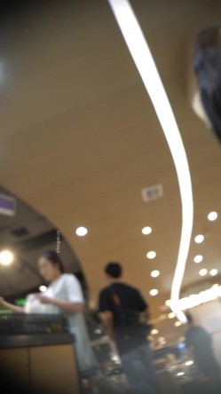 商场抄底两位连衣裙美少妇 一个粉N一个蓝N 截图2