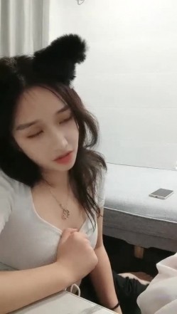 极品高颜冷艳御姐，反差小妈感女主播「金刚护撸娃」「小奶猫」激情淫语撩骚，和姐妹下海大秀，互舔互口假鸡巴互插 截图4