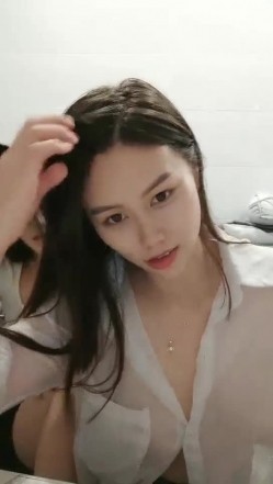极品高颜冷艳御姐，反差小妈感女主播「金刚护撸娃」「小奶猫」激情淫语撩骚，和姐妹下海大秀，互舔互口假鸡巴互插 截图8