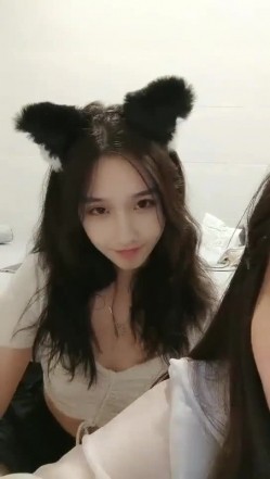 极品高颜冷艳御姐，反差小妈感女主播「金刚护撸娃」「小奶猫」激情淫语撩骚，和姐妹下海大秀，互舔互口假鸡巴互插 截图14