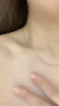 第一视角，俯视角度极品黑丝情趣装女上位道具骑上来插入自慰，呻吟太诱惑 截图7