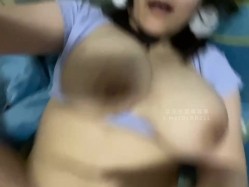 广东K罩杯M属性骚母狗，爱露出和被调教辱骂「J杯KK」巨乳阿黑颜骚婊，翻白眼高潮崩坏！户外露出，乳交性爱，淫语自慰自称男人的性奴 截图7