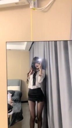 近期全网下海最极品青春漂亮的女神  偶像明星般的9分顶级颜值 大大的眼睛炯炯有神 高挑的身材 截图2