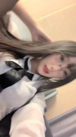 近期全网下海最极品青春漂亮的女神  偶像明星般的9分顶级颜值 大大的眼睛炯炯有神 高挑的身材 截图8