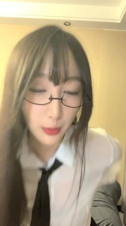 近期全网下海最极品青春漂亮的女神  偶像明星般的9分顶级颜值 大大的眼睛炯炯有神 高挑的身材 截图9
