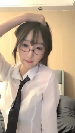 近期全网下海最极品青春漂亮的女神  偶像明星般的9分顶级颜值 大大的眼睛炯炯有神 高挑的身材 截图10