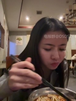 ️逆天户外主播【qingqing-ss】高颜值长腿丝袜、公园、商场餐厅大胆当着路人面裸露自慰 截图7
