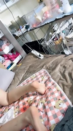 小骚骚 真淫荡 【06小朋友】貌似带姨妈被操 干出好多血液 截图2