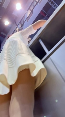 [超级裙底]最新2023上海车展各色美女模特 总有一款你喜欢 截图8