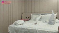 探花战神强哥酒店约炮07年在校学妹脾气有点古怪穿着JK制服干中途换姿势有点不情愿 截图3