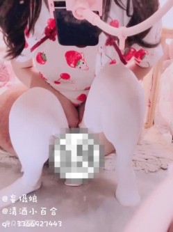 清纯反差双马尾LO萌妹『妄摄娘』福利私拍 在外是同学老师眼中的乖乖女，在私下是哥哥的鸡巴套子！ 截图12