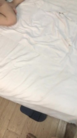 风骚女友酒店伺候小哥哥，各种口交大鸡巴表情好骚，主动上位抽插还自慰阴蒂真骚，让小哥各种姿势爆草淫穴 截图16
