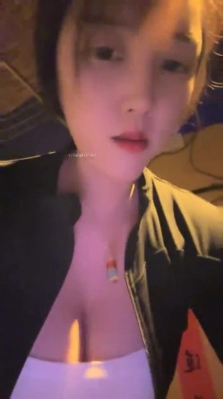 178胸膜！~【傲胸新木优子】，KTV土豪淫乱，高端酒店会牛郎！夜生活真是丰富，之前还爱装逼不脱呢 截图2