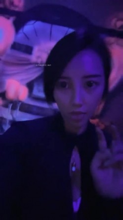 178胸膜！~【傲胸新木优子】，KTV土豪淫乱，高端酒店会牛郎！夜生活真是丰富，之前还爱装逼不脱呢 截图14