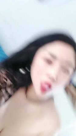 黑丝豹纹吊钟奶极品熟女少妇，道具自慰，一个人手持镜头拍摄，特写蝴蝶逼，骚的很 截图8