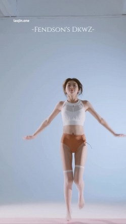 【FENDSON作品】，美少女知世，高价约拍Contrology瑜伽裸舞人体特写，皮肤白皙如玉，美仑美华佳作 截图4
