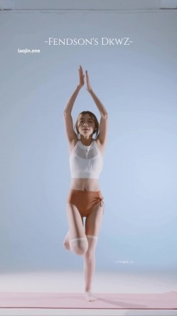 【FENDSON作品】，美少女知世，高价约拍Contrology瑜伽裸舞人体特写，皮肤白皙如玉，美仑美华佳作 截图5